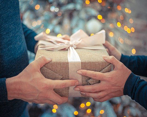 Ngày của mẹ tặng quà gì ý nghĩa nhất?